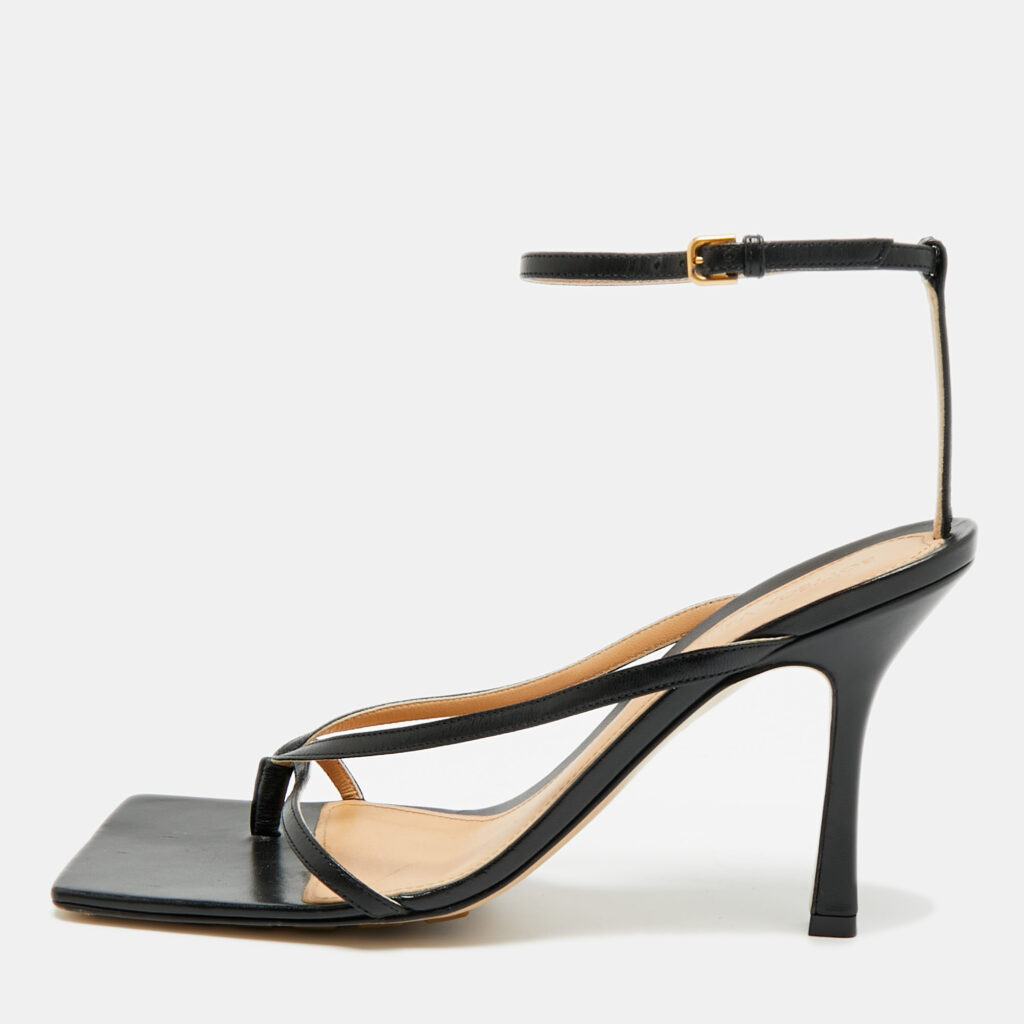 Bottega Veneta Stretch Size 40 Black Leather Ankle Strap Sandals