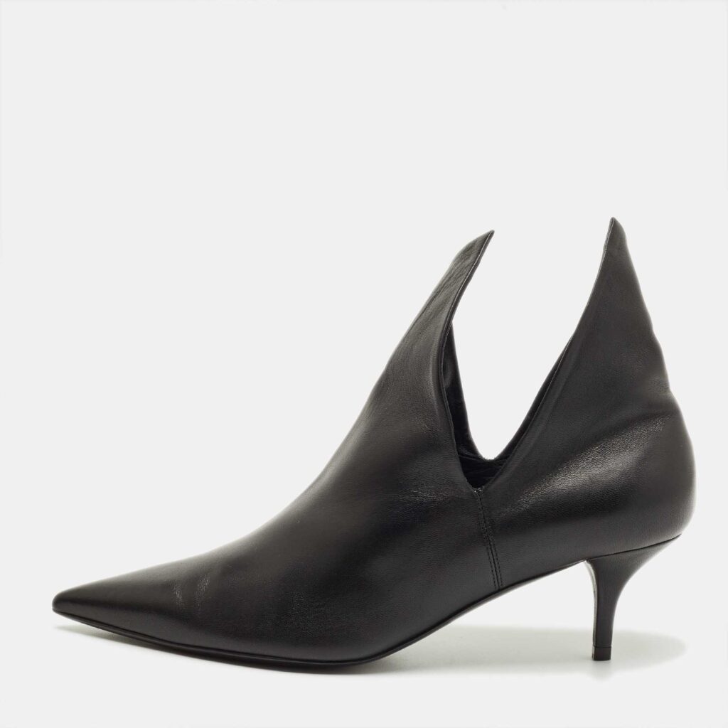 Burberry Black Leather Essendon Pumps Size 37.5