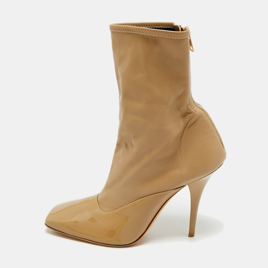 Burberry Beige Leather and Patent Leather Square Toe Ankle Length Boots Size 40 Burberry Beige Leather and Patent Leather Square Toe Ankle Length Boots Size 40