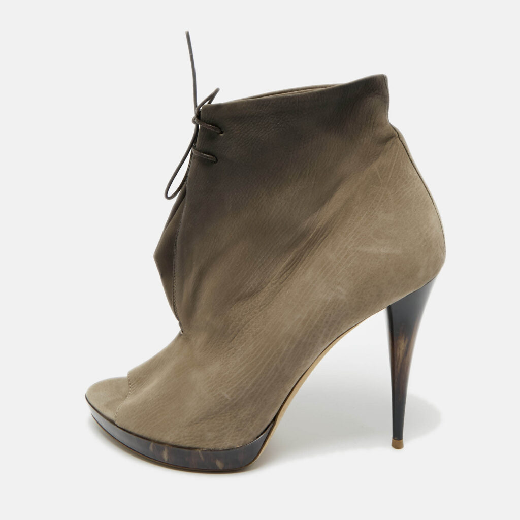 Burberry Brown Nubuck Leather Ankle Length Boots Size 39 Burberry Brown Nubuck Leather Ankle Length Boots Size 39