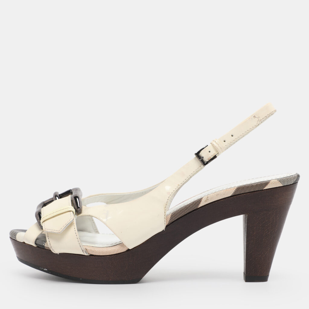 Burberry Cream Patent Leather Buckle Embellished Slingback Sandals Size 37 Burberry Cream Patent Leather Buckle Embellished Slingback Sandals Size 37