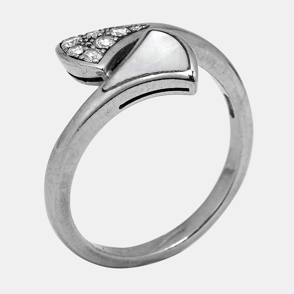 Bvlgari Divas' Dream Mother of Pearl Diamonds 18k White Gold Ring Size 51 Bvlgari Divas' Dream Mother of Pearl Diamonds 18k White Gold Ring Size 51