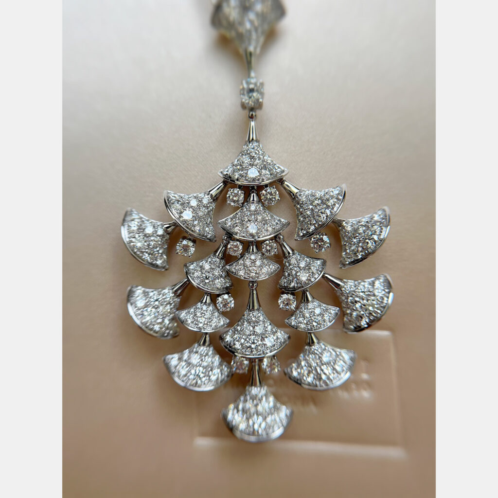 Bulgari High Jewelry Fan Pendant Necklace White Gold Full Diamond Bulgari High Jewelry Fan Pendant Necklace White Gold Full Diamond