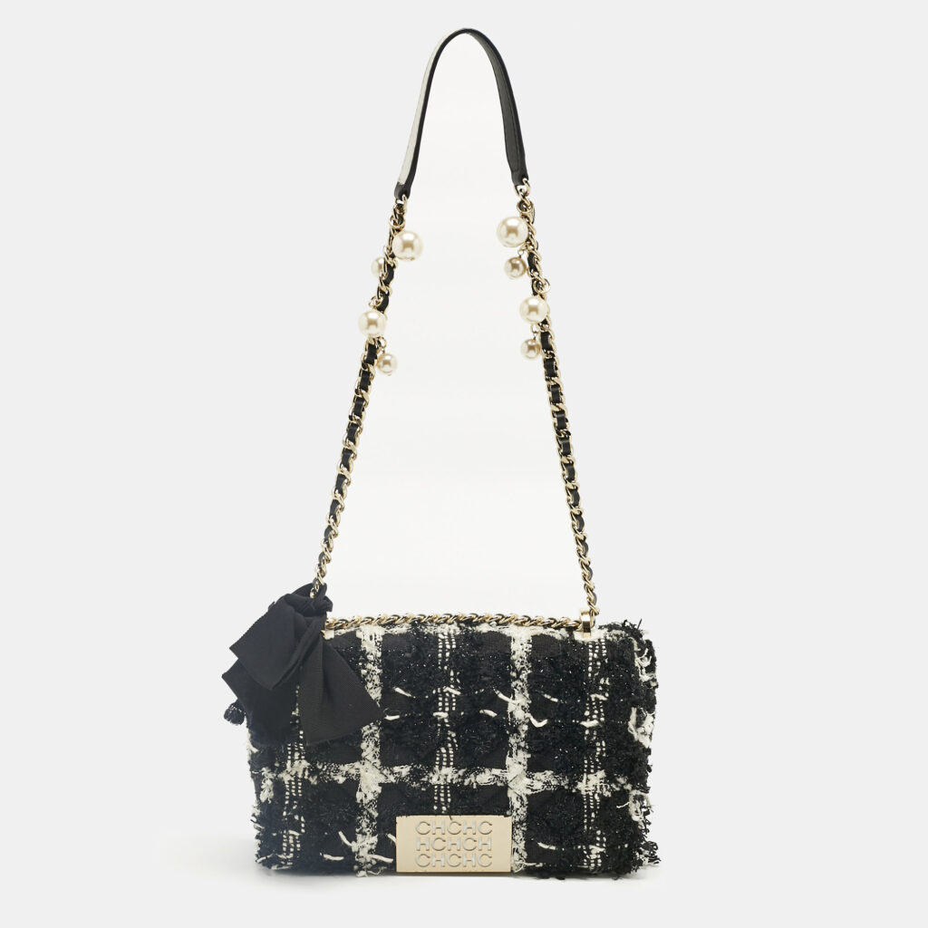 luxury-women-carolina-herrera-used-handbags-p1224644-002-1.jpg Carolina Herrera Black/White Tweed CHHC Pearl Embellished Shoulder Bag