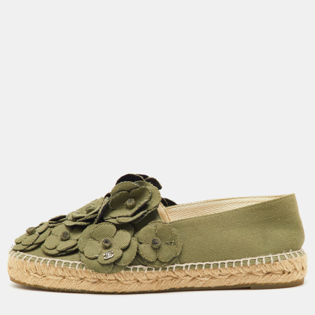 Chanel Olive Green Canvas CC Camelia Espadrille Flats Size 39 Chanel Olive Green Canvas CC Camelia Espadrille Flats Size 39
