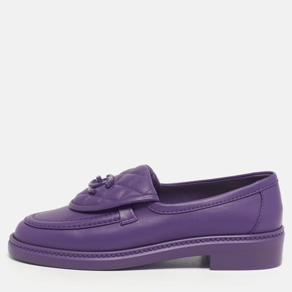 Chanel CC Size 36.5 Purple Quilted Leather CC Turnlock Loafers Chanel CC Size 36.5 Purple Quilted Leather CC Turnlock Loafers
