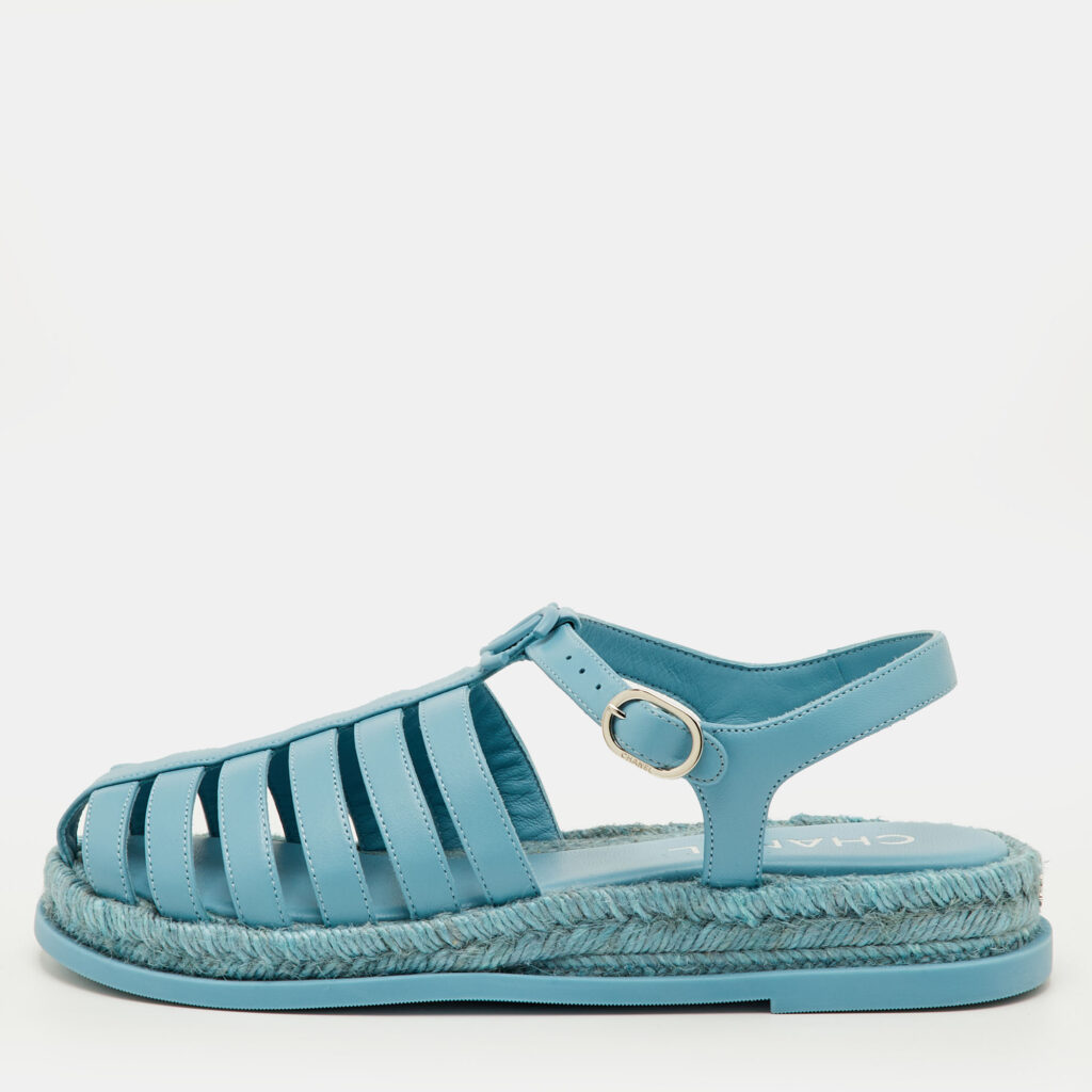 Chanel Size 39 Light Blue Leather Interlocking CC Logo Gladiator Flat Sandals Chanel Size 39 Light Blue Leather Interlocking CC Logo Gladiator Flat Sandals