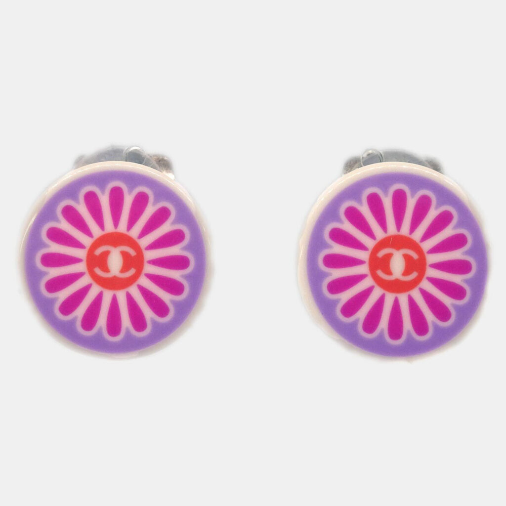 Chanel White Acrylic Clip-On Earrings Chanel White Acrylic Clip-On Earrings