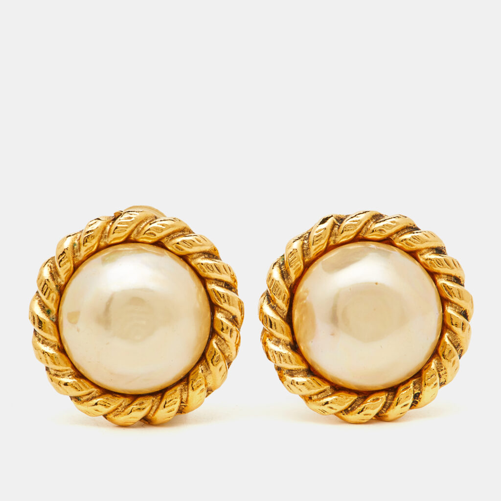 Chanel Faux Pearl Gold Tone Round Clip-on Earrings Chanel Faux Pearl Gold Tone Round Clip-on Earrings