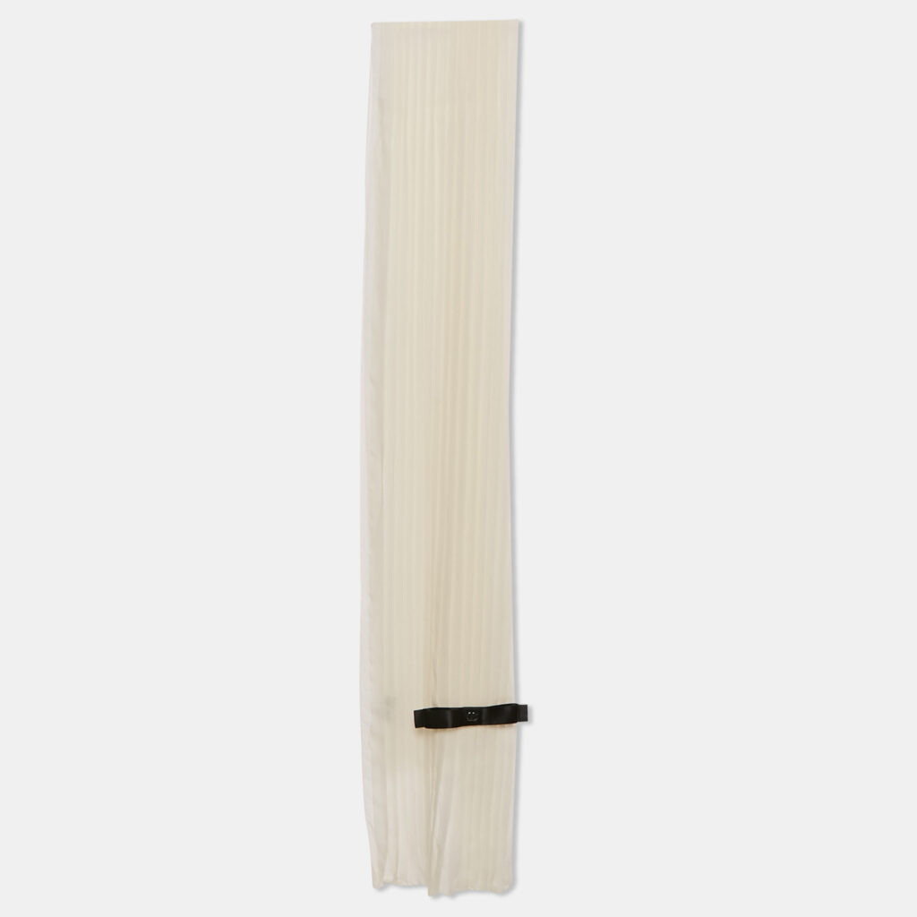 Chanel Off-White Silk Pleated Scarf Chanel Off-White Silk Pleated Scarf