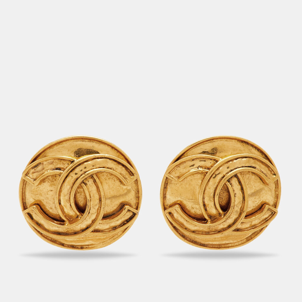 Chanel CC Gold Tone Round Clip-on Stud Earrings Chanel CC Gold Tone Round Clip-on Stud Earrings