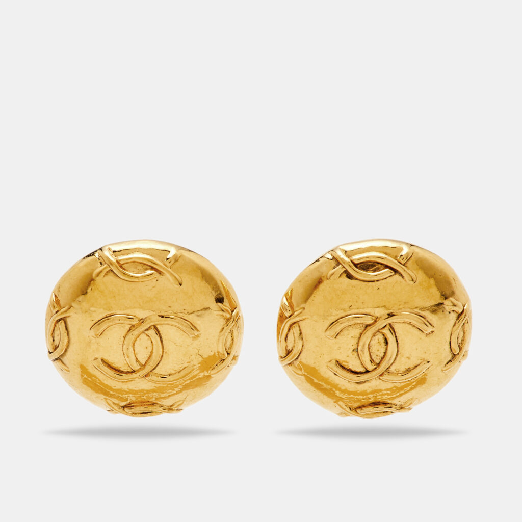 Chanel CC Gold Tone Round Clip-on Stud Earrings Chanel CC Gold Tone Round Clip-on Stud Earrings