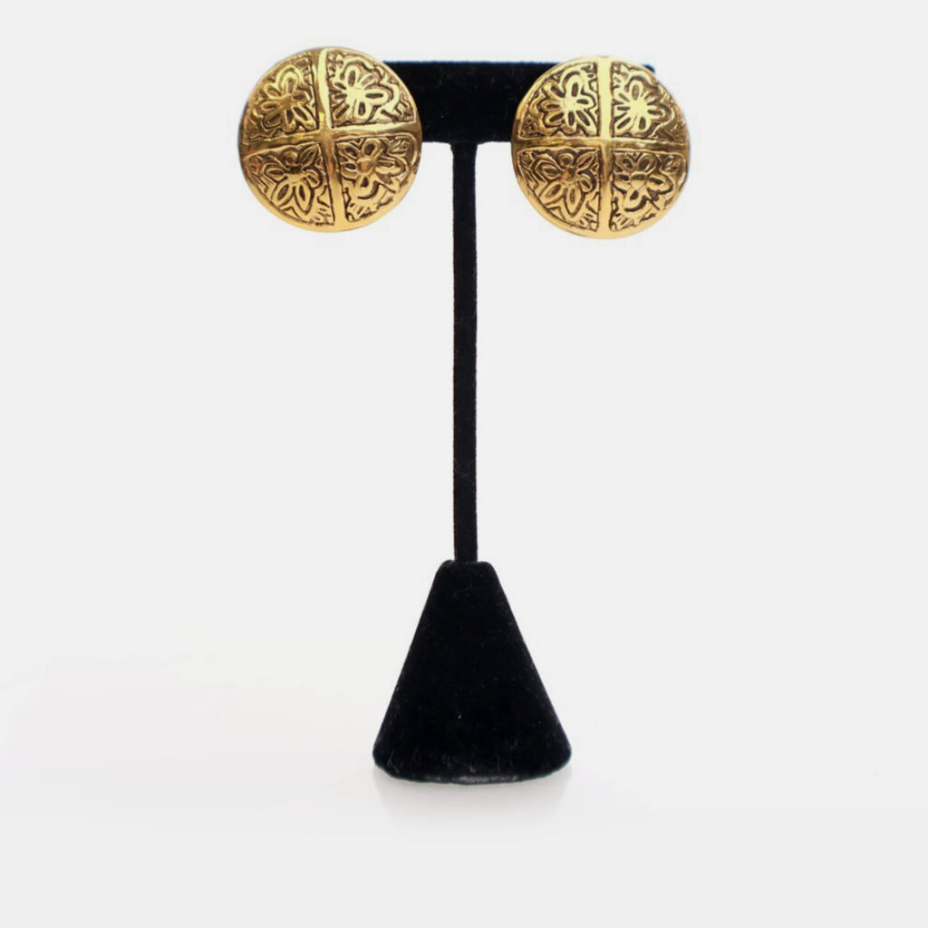Chanel Vintage Gold Medallion Clip On Earrings Chanel Vintage Gold Medallion Clip On Earrings