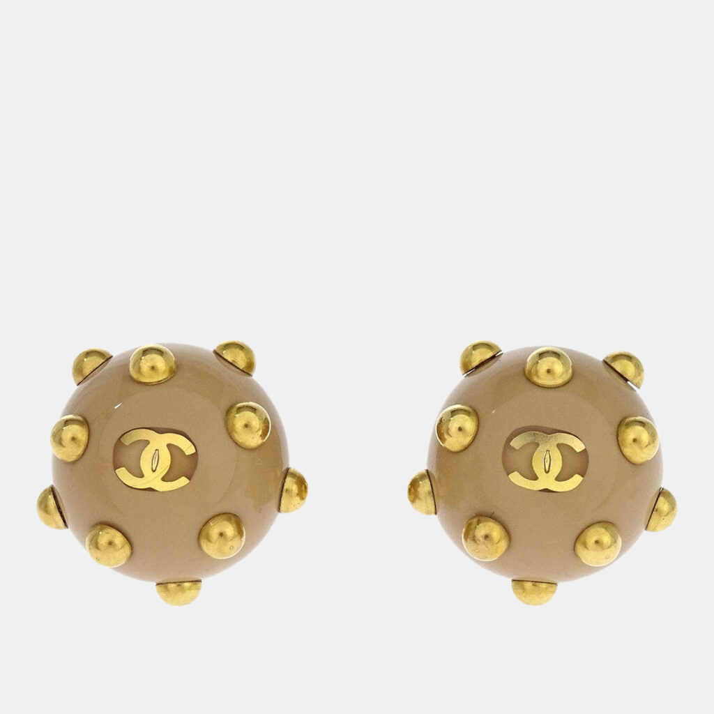 luxury-women-chanel-used-accessories-p1217871-003-1.jpg Chanel Studded Button Earrings Clip-On Gold Beige