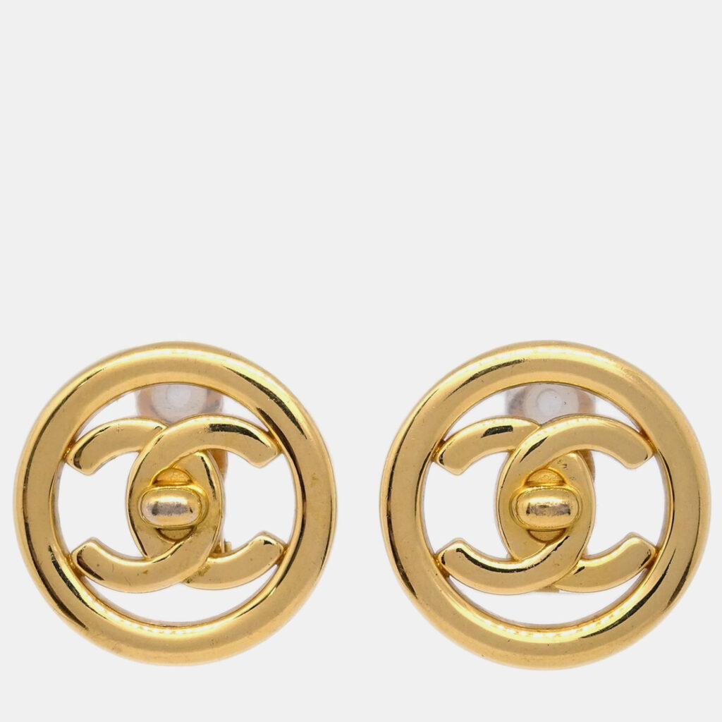 Chanel CC Turnlock Button Earrings Gold Clip-On Chanel CC Turnlock Button Earrings Gold Clip-On