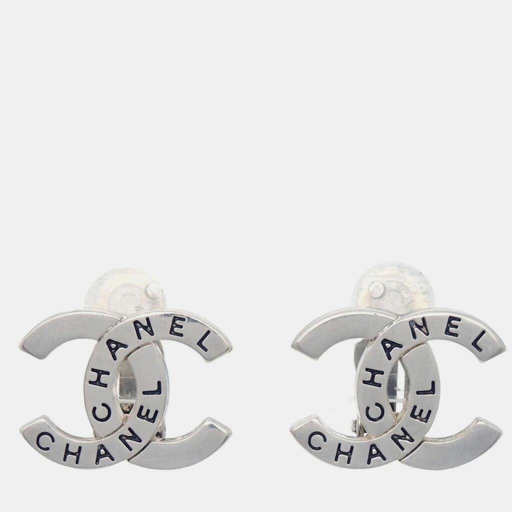 luxury-women-chanel-used-accessories-p1220653-001-1.jpeg Chanel CC Earrings Clip-On Silver 98P
