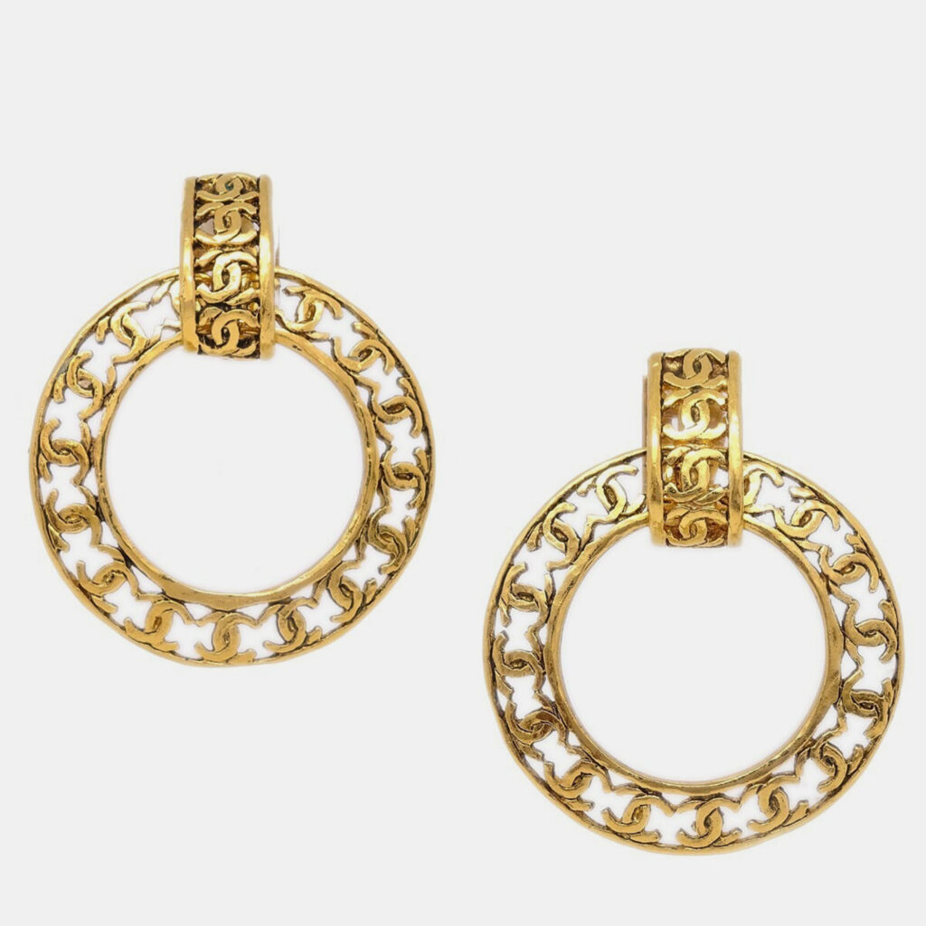 luxury-women-chanel-used-accessories-p1220661-001-1.jpeg Chanel Gold Dangle Hoop Earrings Clip-On 25