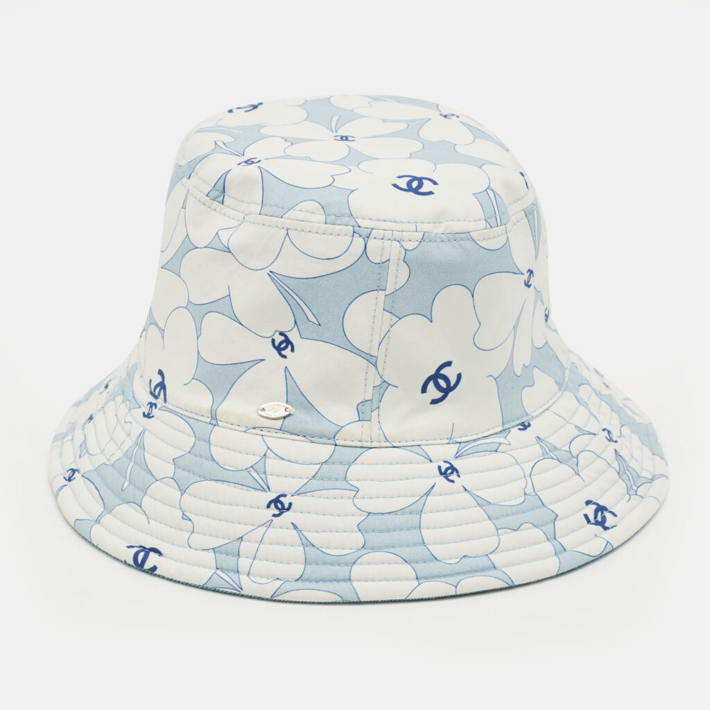 Chanel Light Blue/Printed Denim & Cotton Reversible Bucket Hat (56cm) Chanel Light Blue/Printed Denim & Cotton Reversible Bucket Hat (56cm)