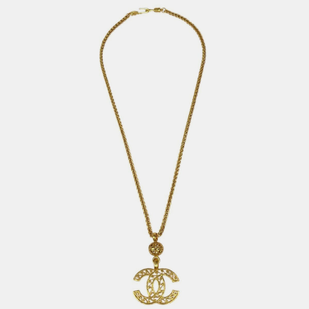 luxury-women-chanel-used-accessories-p1229522-003.jpg Chanel Gold CC Chain Pendant Necklace