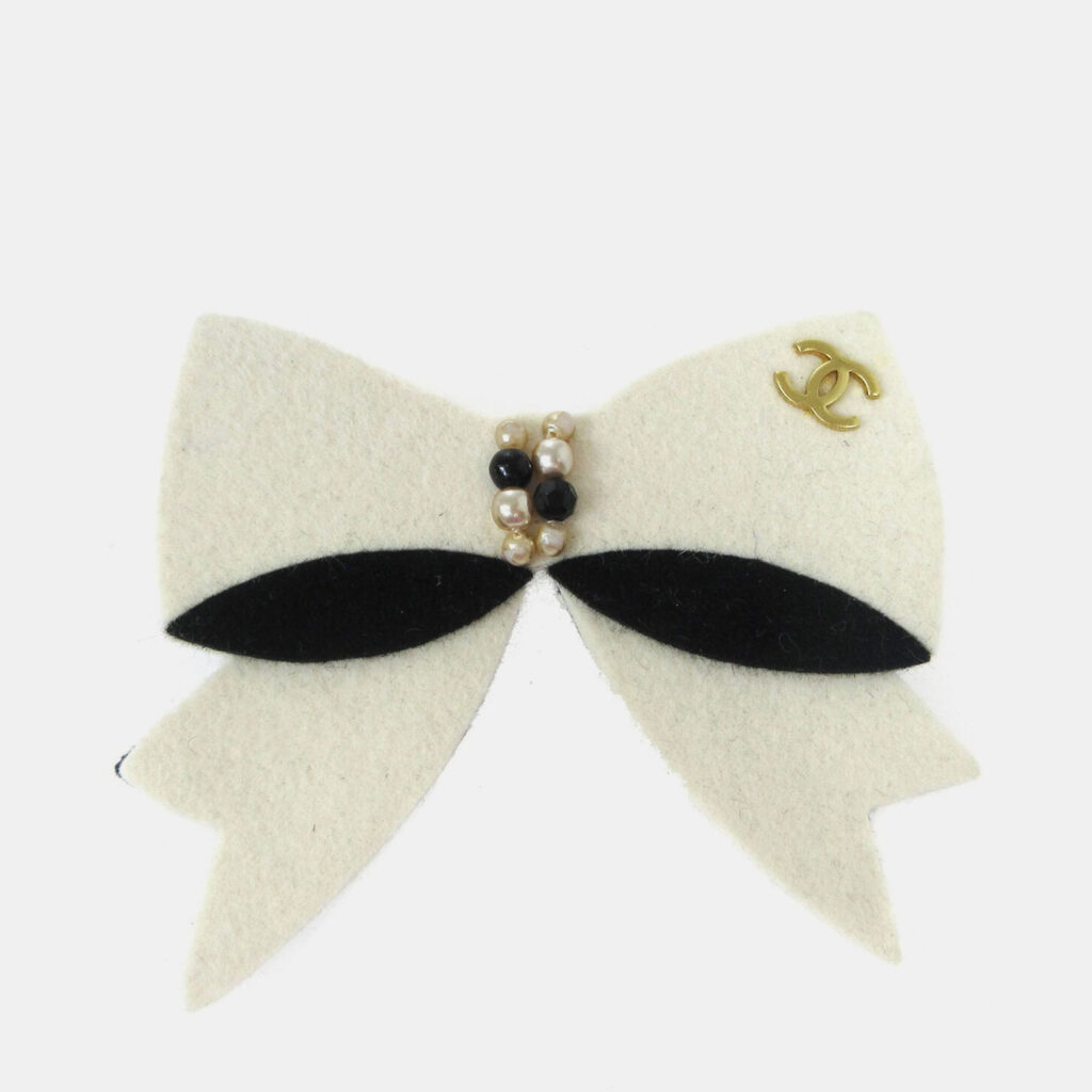 Chanel Artificial Pearl Bow Brooch Pin White Felt Chanel Artificial Pearl Bow Brooch Pin White Felt