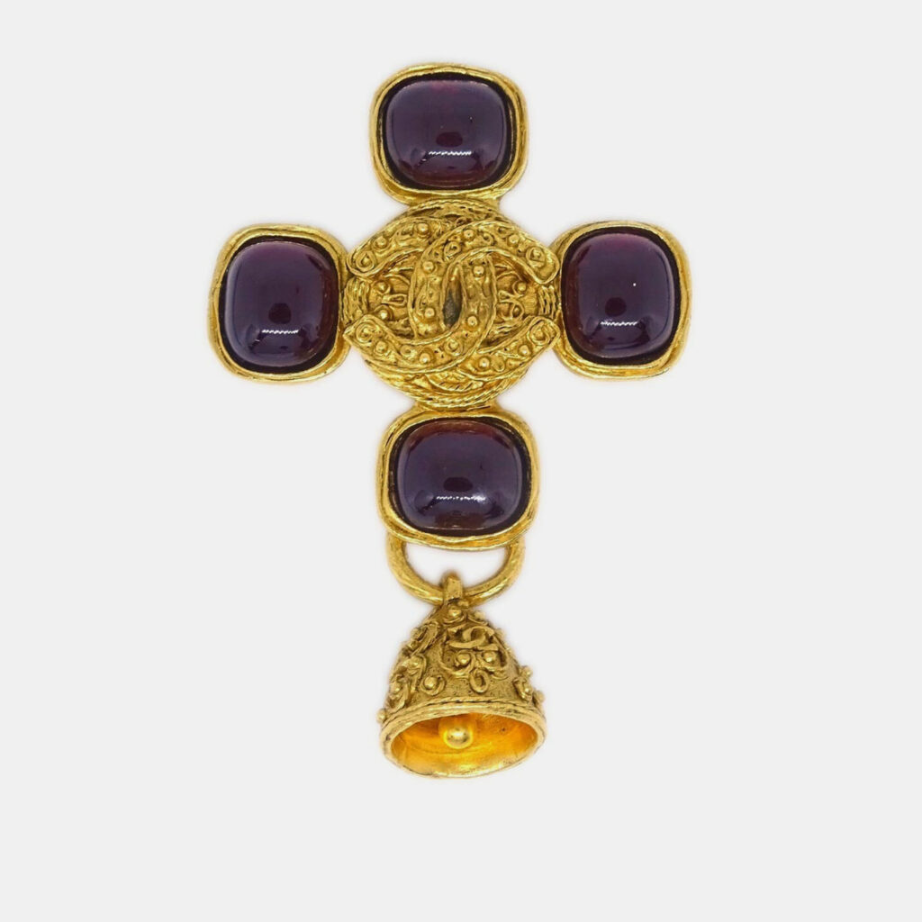 Chanel Gripoix Brooch Pin Gold Red Chanel Gripoix Brooch Pin Gold Red