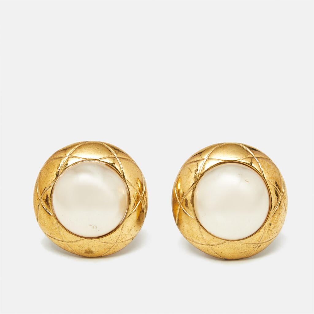 Chanel Faux Pearl Gold Tone Round Clip-on Earrings Chanel Faux Pearl Gold Tone Round Clip-on Earrings