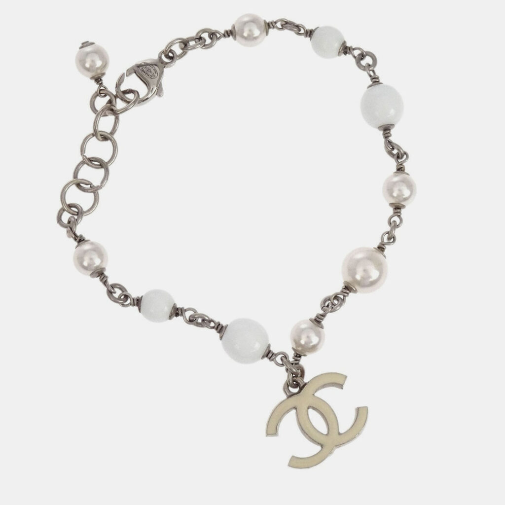 luxury-women-chanel-used-accessories-p1238324-003.jpg Chanel CC Chain Bracelet Silver Artificial Pearl
