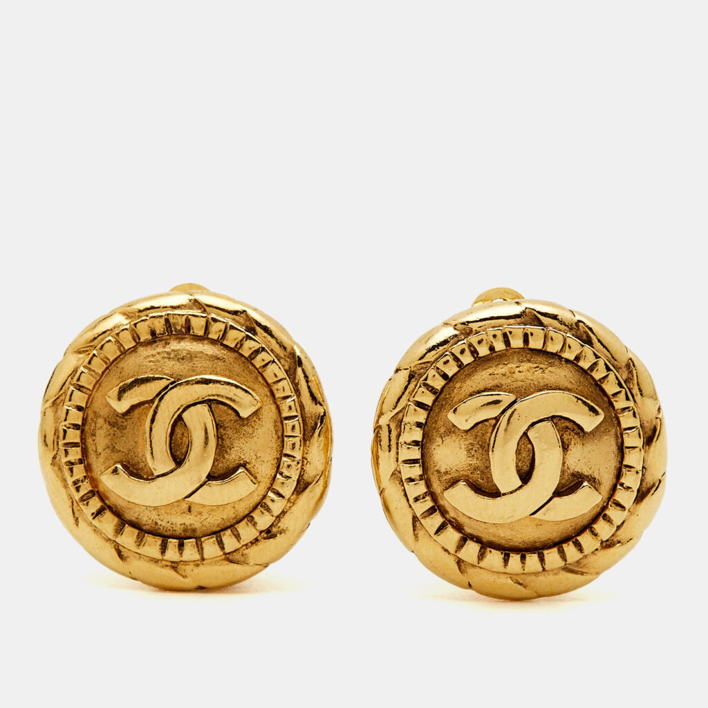 luxury-women-chanel-used-accessories-p1241718-005.jpg Chanel CC Gold Tone Earrings