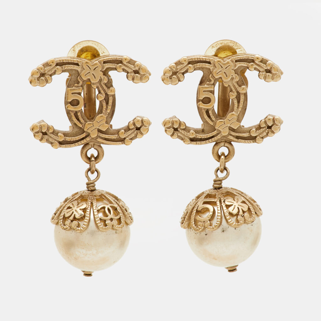 luxury-women-chanel-used-accessories-p1241979-003.jpg Chanel CC Faux Pearl Gold Tone Earrings