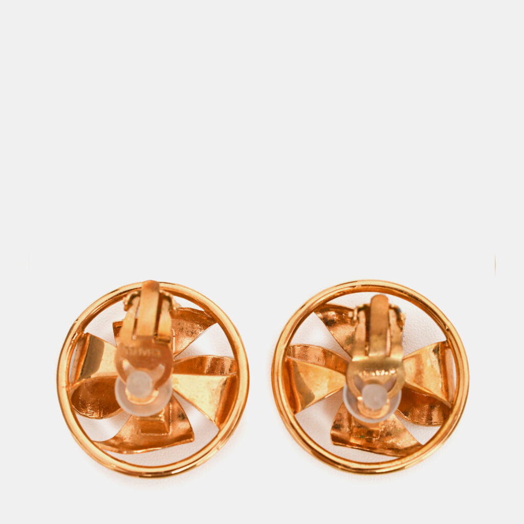 luxury-women-chanel-used-accessories-p1247694-005.jpg Chanel Gold Tone CC Pinwheel Pearl Clip-On Earrings