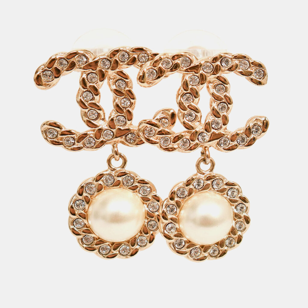 luxury-women-chanel-used-accessories-p1247874-004.jpg Chanel 2020 Gold Toned Faux Pearl/Crystal CC Dropstud Earrings