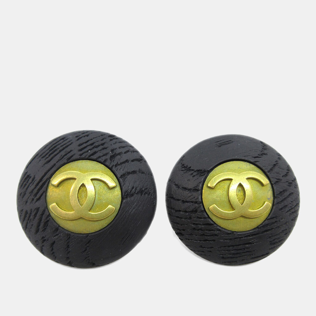 luxury-women-chanel-used-accessories-p1248749-007-1.jpg Chanel Button Earrings Clip-On Gold Black
