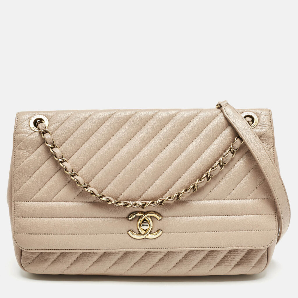 Chanel Beige Diagonal Quilted Leather Medium Flap Bag Chanel Beige Diagonal Quilted Leather Medium Flap Bag