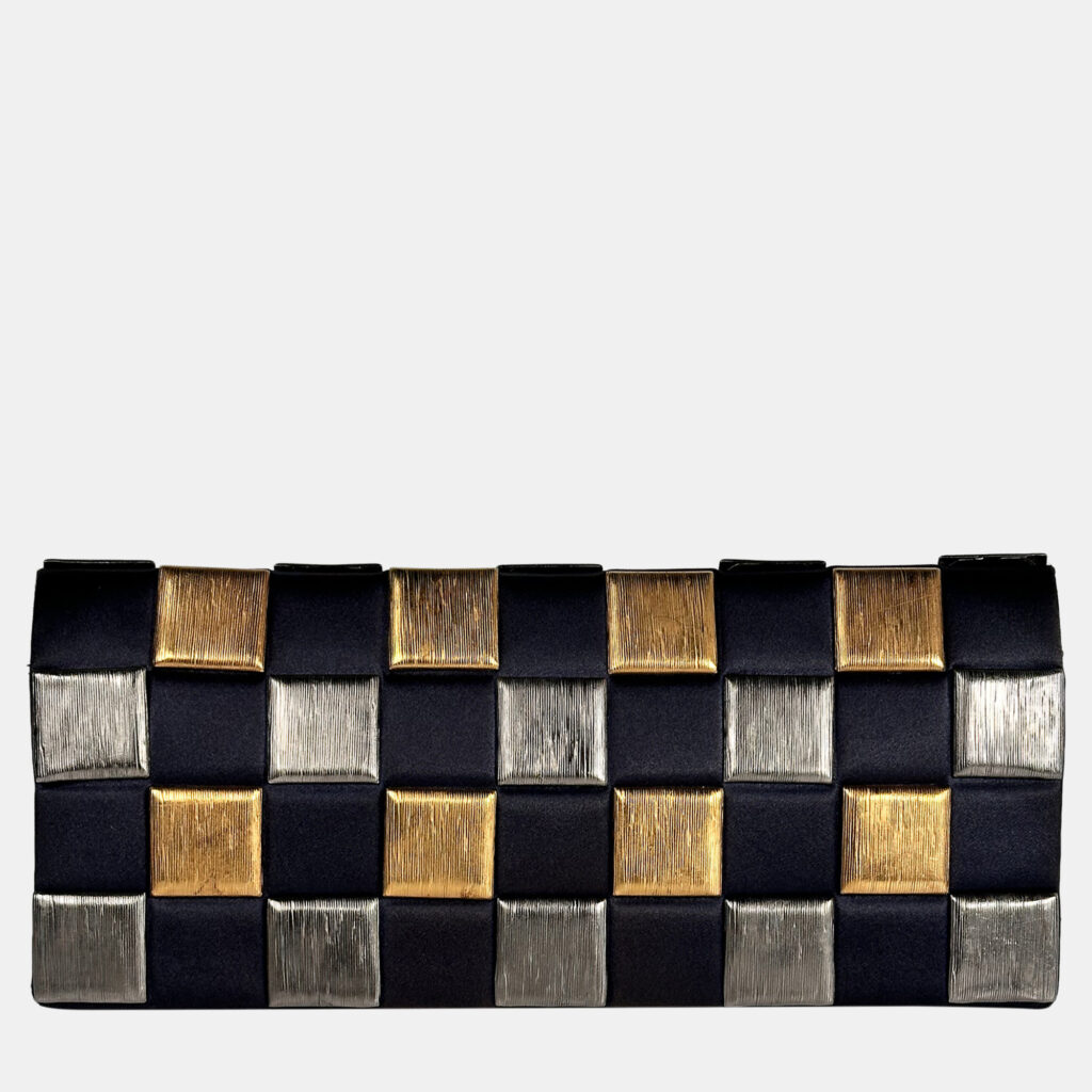 Chanel Black Pochette en Satin et Metal Bag Chanel Black Pochette en Satin et Metal Bag