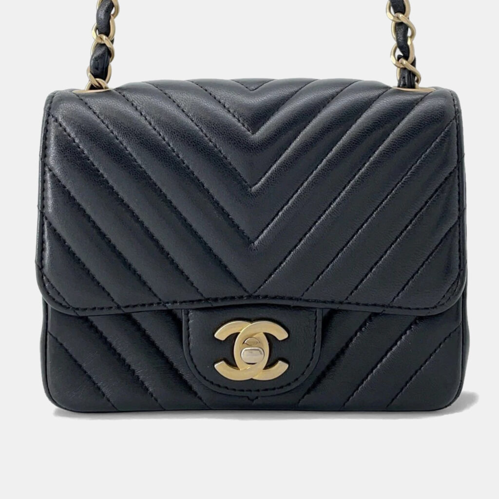 Chanel Chevron Mini Chain shoulder Bag Black Lambskin Size 18 Chanel Chevron Mini Chain shoulder Bag Black Lambskin Size 18