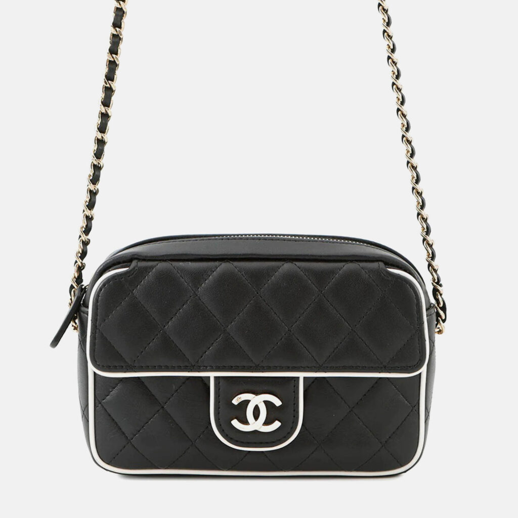 Chanel Matelasse Black/White Lambskin Chain Clutch Bag Chanel Matelasse Black/White Lambskin Chain Clutch Bag