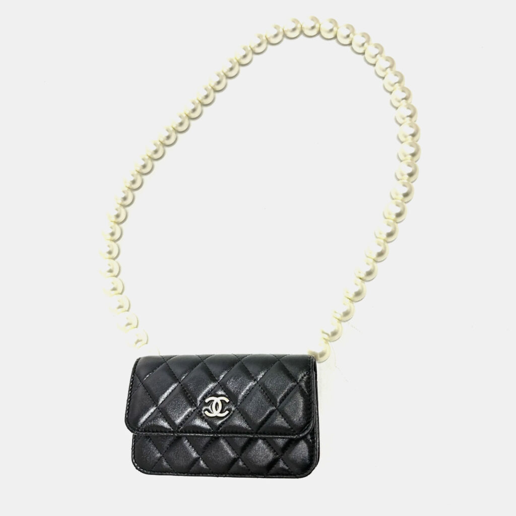 Chanel Maxi Pearls Black Quilted Calfskin Clutch With Chain Chanel Maxi Pearls Black Quilted Calfskin Clutch With Chain