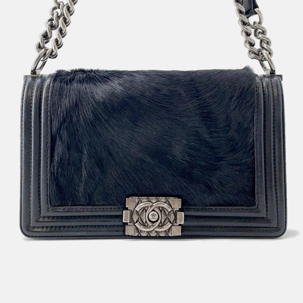 Chanel Boy Chanel Chain shoulder Bag Black Leather Fur Size 25 Chanel Boy Chanel Chain shoulder Bag Black Leather Fur Size 25