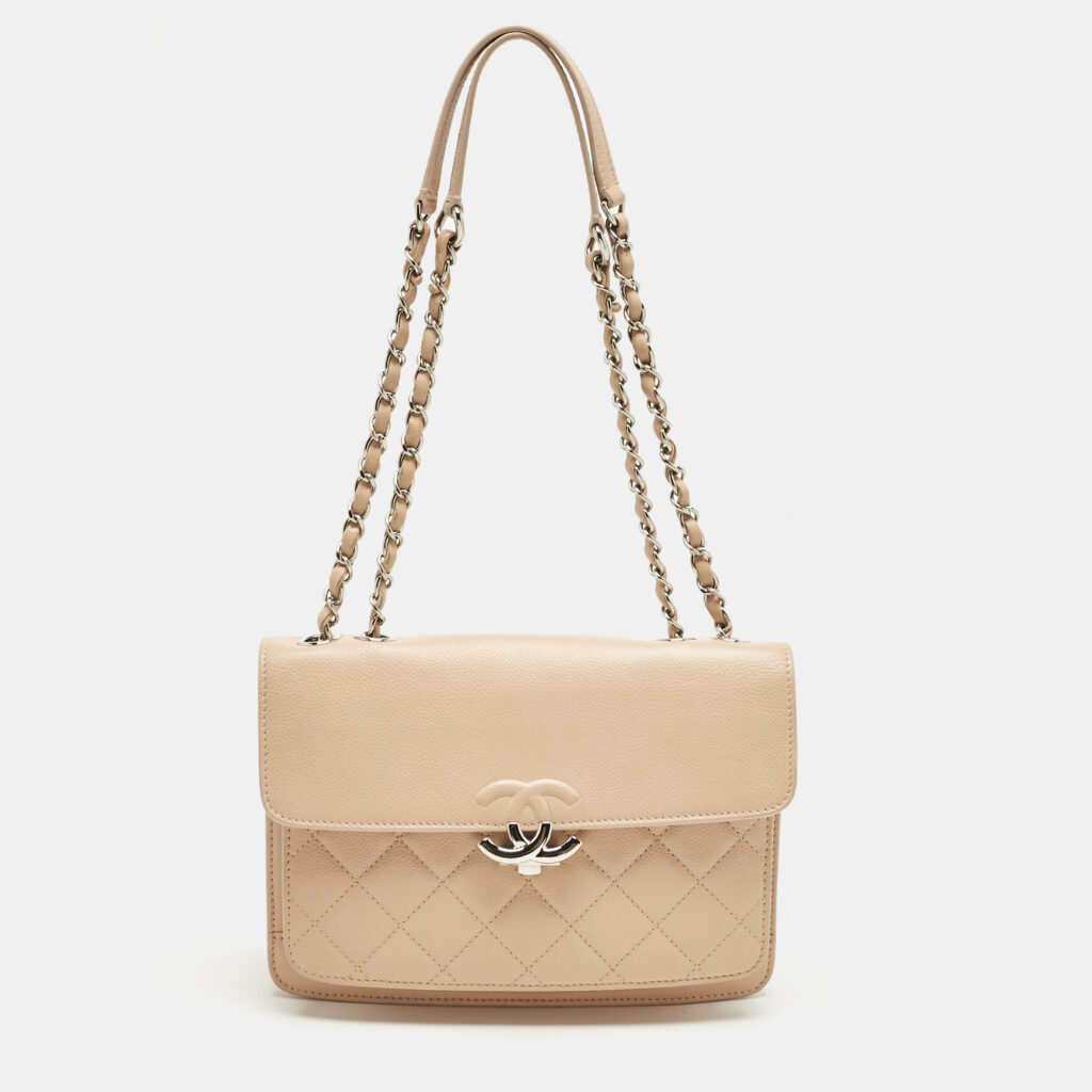 luxury-women-chanel-used-handbags-p1220745-016-1.jpg Chanel Blush Pink Quilted Leather Small CC Box Flap Bag