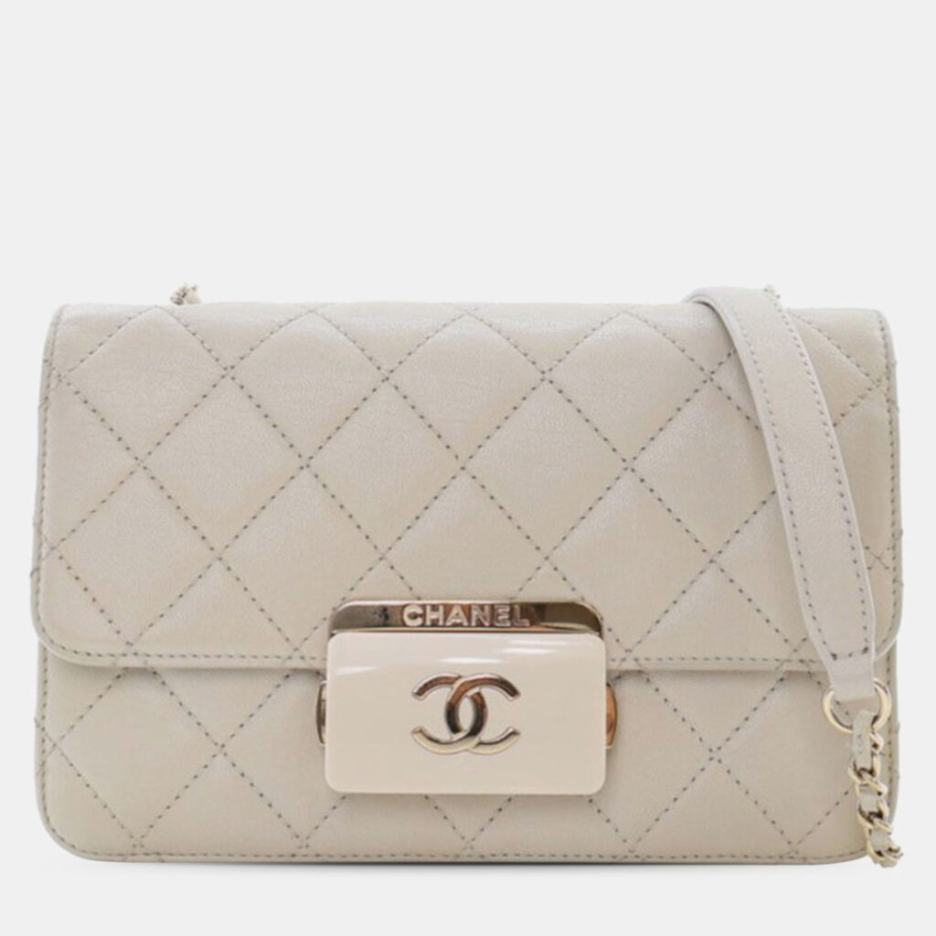 luxury-women-chanel-used-handbags-p1222245-012.jpg Chanel Cream Mini Sheepskin Beauty Lock Flap