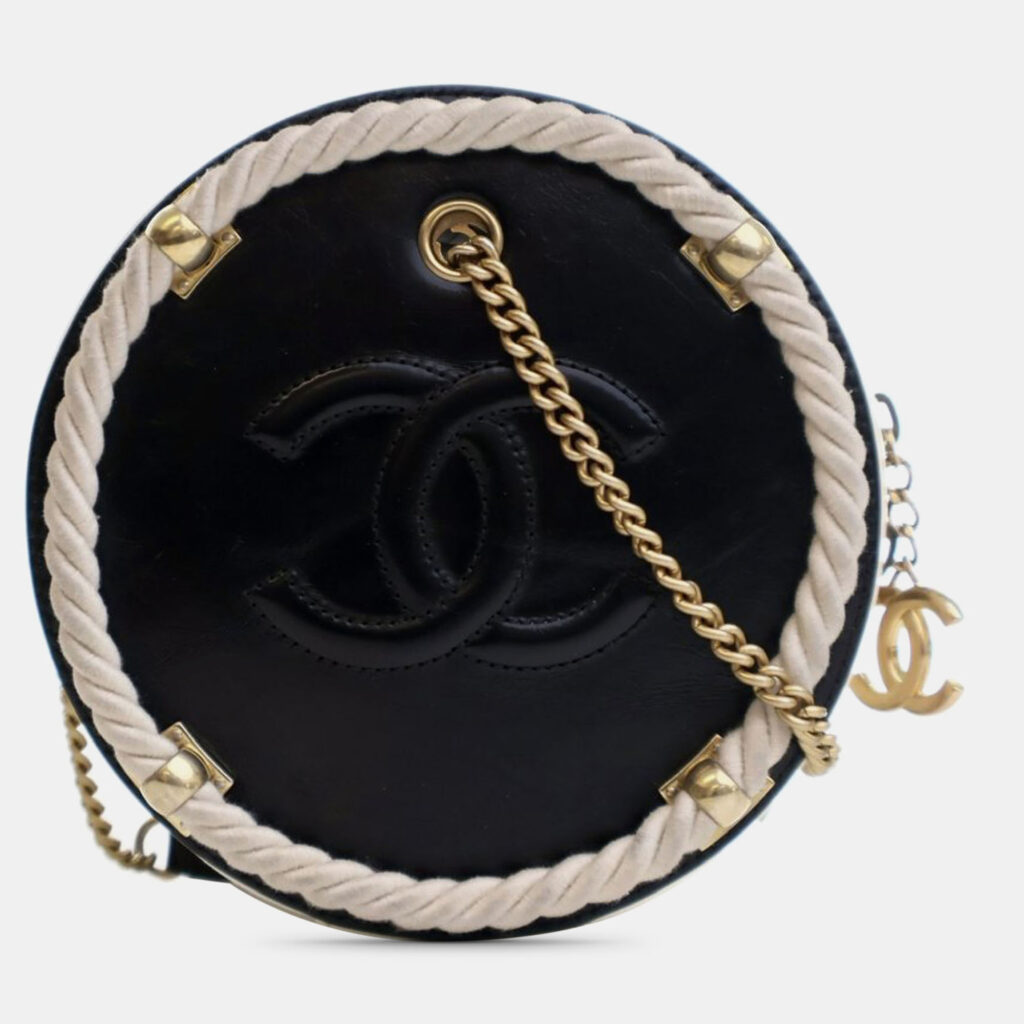 Chanel Black White Crumpled Calfskin En Vogue Round Bag Chanel Black White Crumpled Calfskin En Vogue Round Bag
