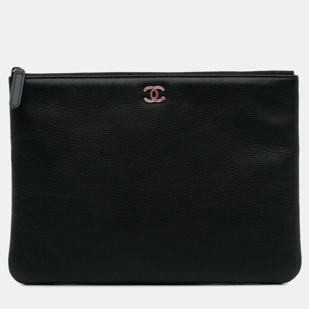 luxury-women-chanel-used-handbags-p1230234-011-1.jpg Chanel Lucky Clover O Case Medium Grained Calfskin Leather Clutch