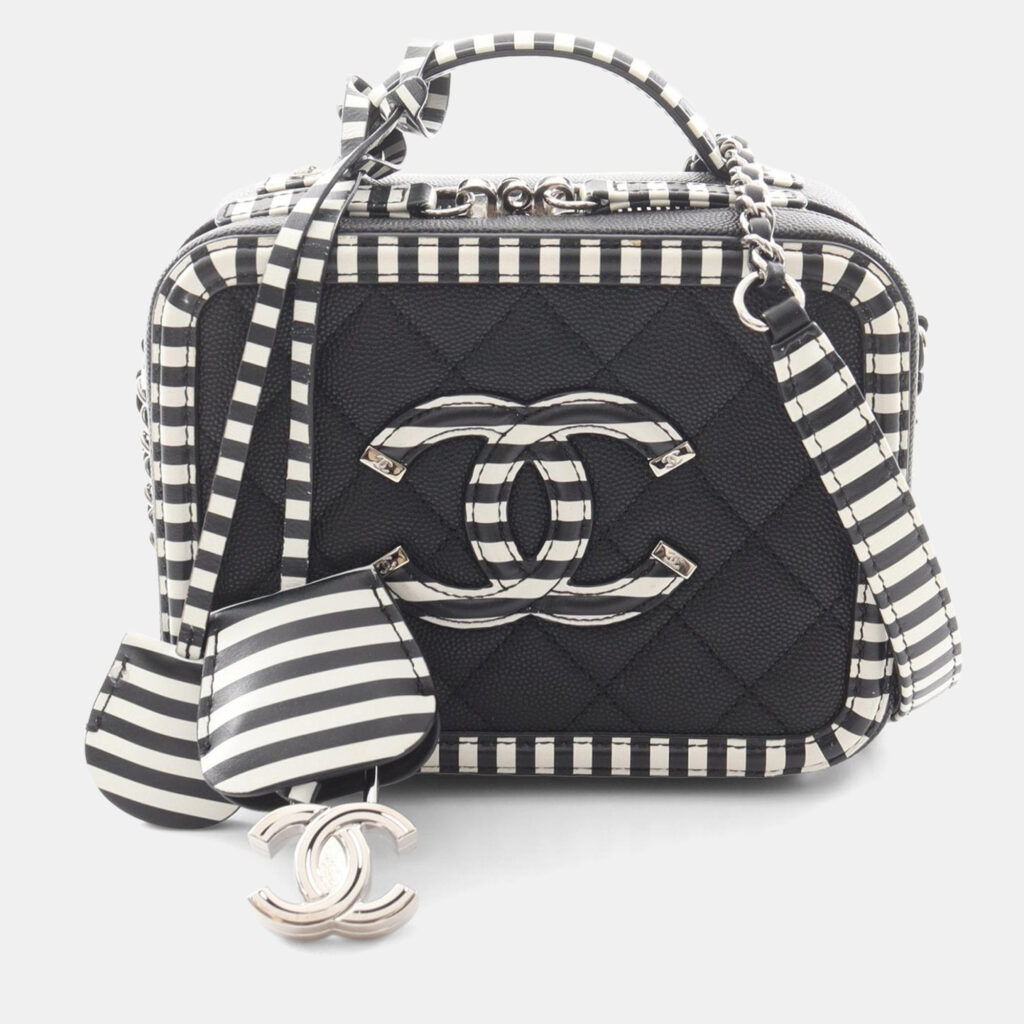 Chanel CC Filigree Black/White Leather Small Vanity Shoulder Bag Chanel CC Filigree Black/White Leather Small Vanity Shoulder Bag