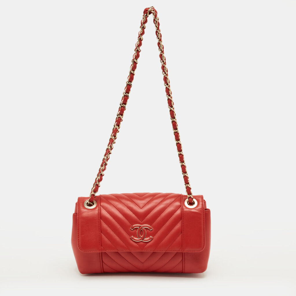 Chanel Red Chevron Leather Small Daily Flap Bag Chanel Red Chevron Leather Small Daily Flap Bag