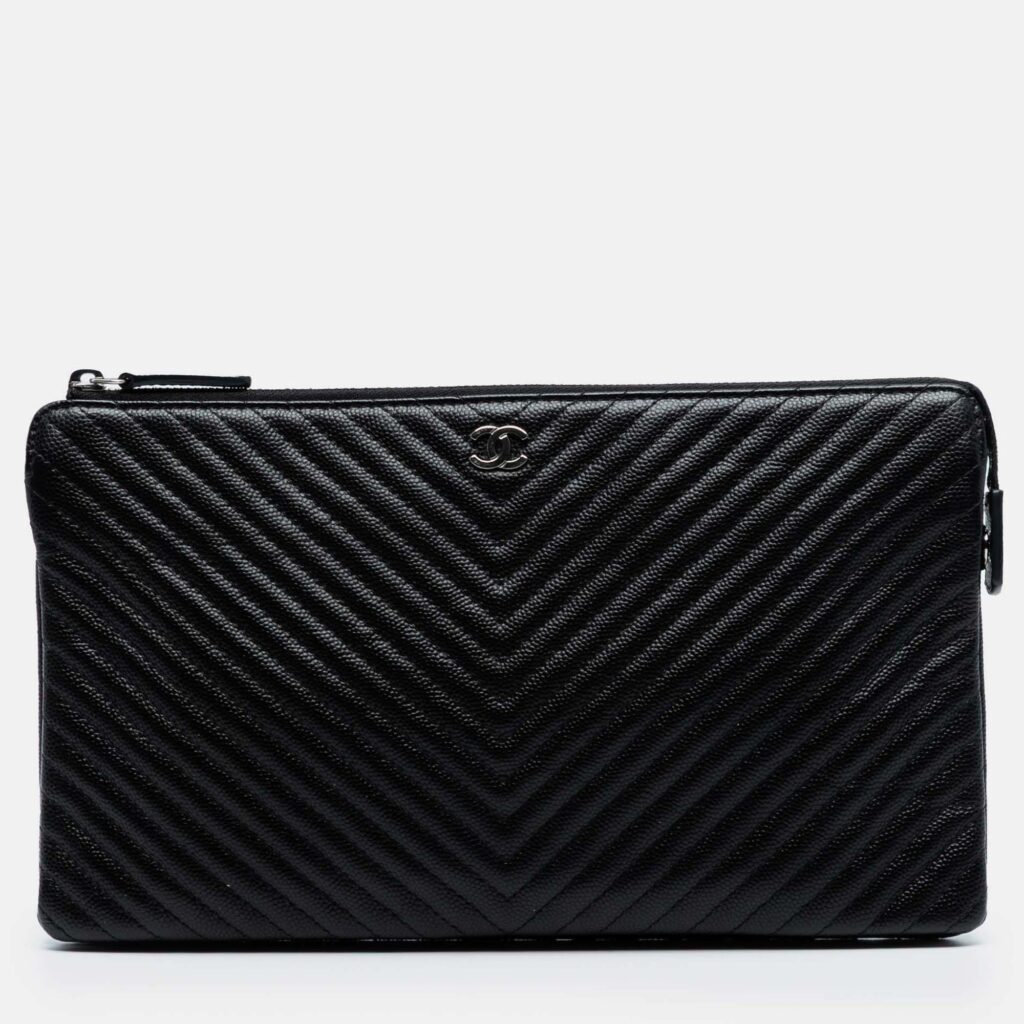 luxury-women-chanel-used-handbags-p1244652-010.jpg Chanel Black CC Chevron Caviar Zip Clutch