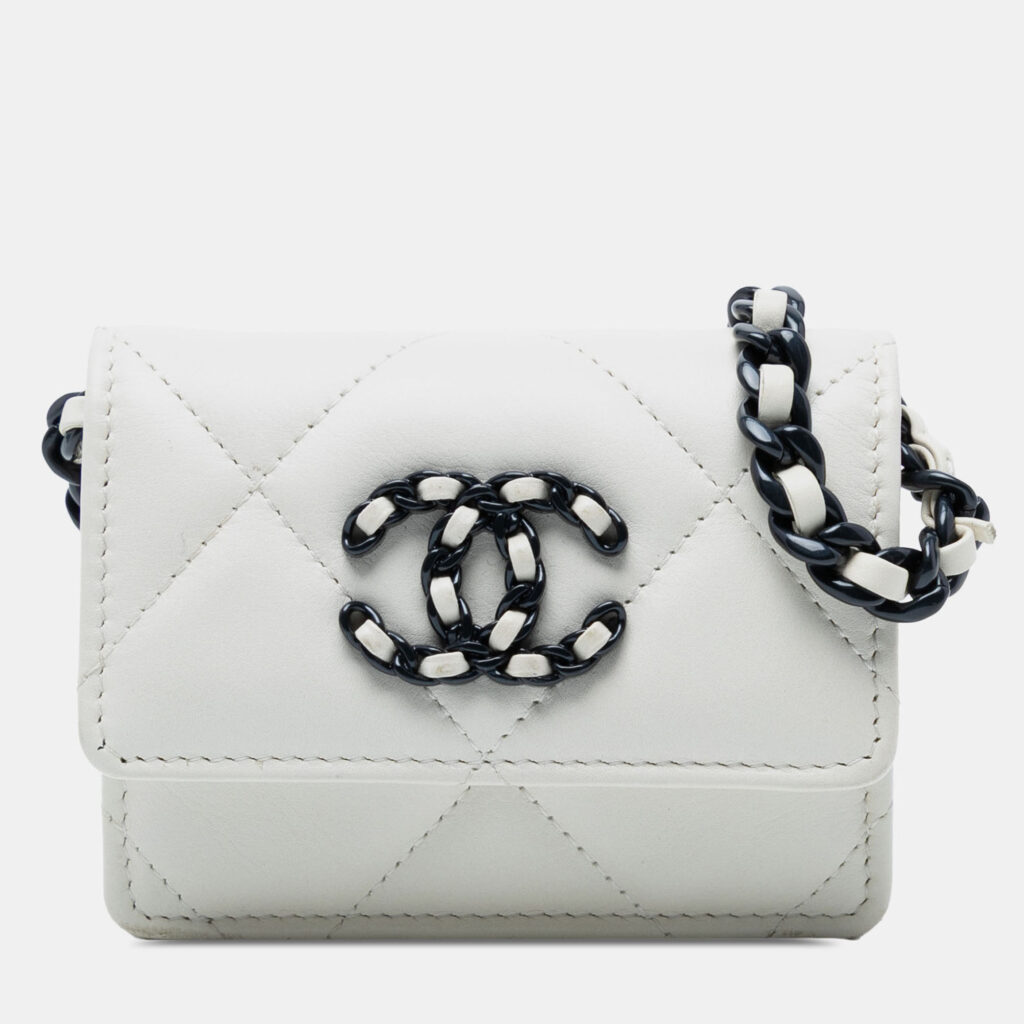 Chanel White Lambskin 19 Flap Coin Purse With Chain Chanel White Lambskin 19 Flap Coin Purse With Chain