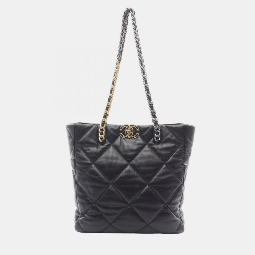 Chanel 19 Matelasse Shoulder Bag In Lambskin Leather Black