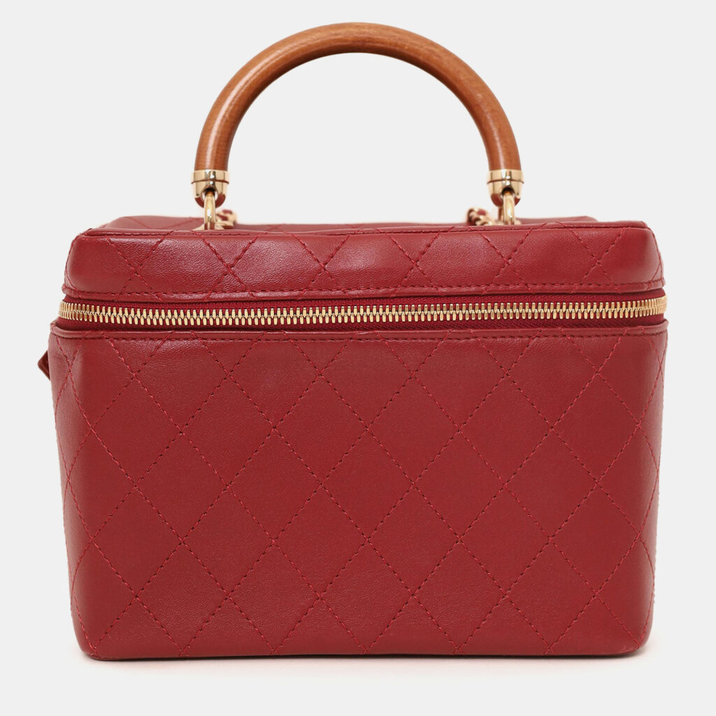 luxury-women-chanel-used-handbags-p1247710-002-1.jpg Chanel 2018 Red Lambskin Knock On Wood Vanity Case