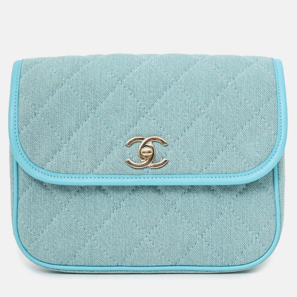 Chanel 2021 Blue Denim Quilted CC Small Messenger Flap Bag Chanel 2021 Blue Denim Quilted CC Small Messenger Flap Bag