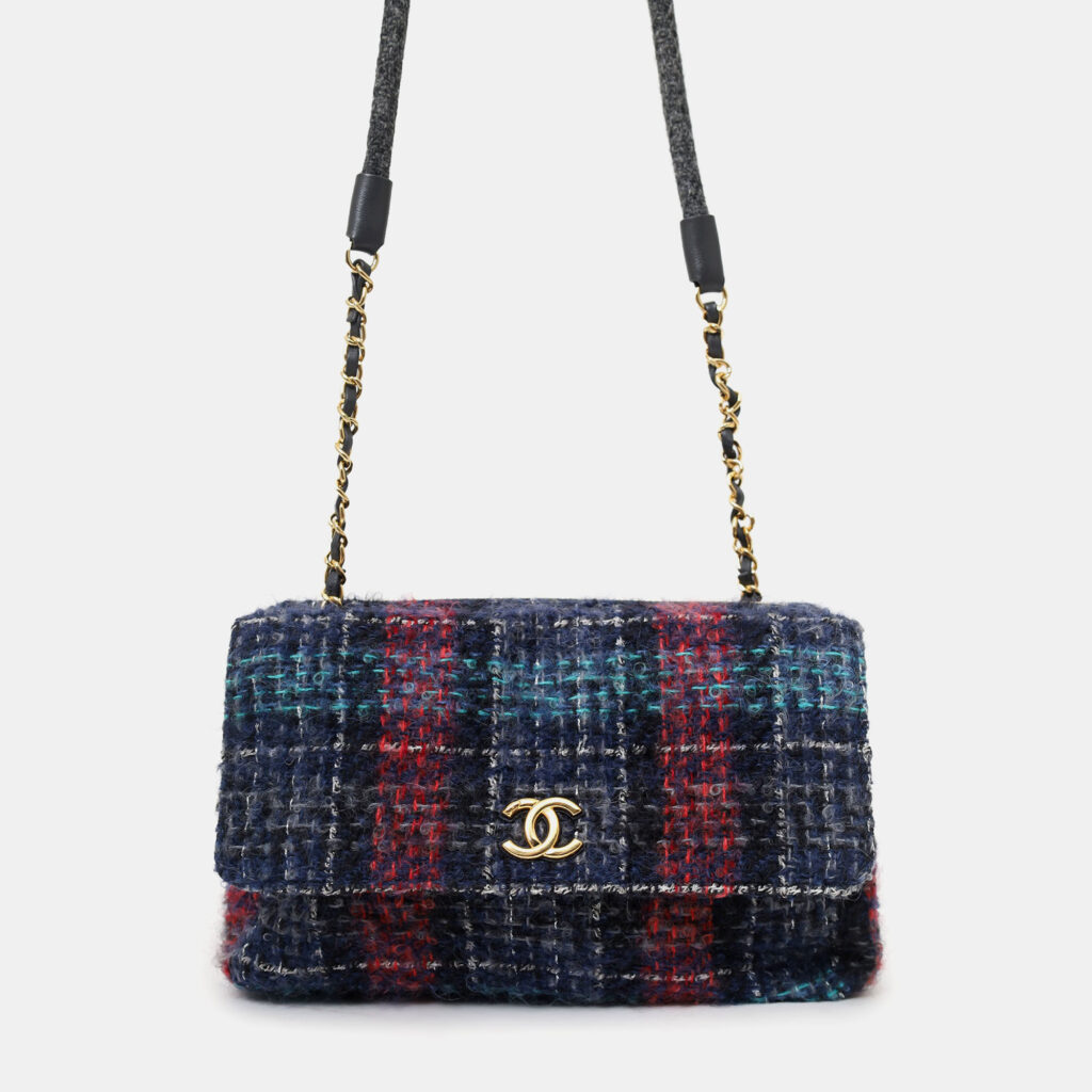 luxury-women-chanel-used-handbags-p1247846-003-1.jpg Chanel 2018 Navy/Multicolour Tweed Hamburg Double Side Bag
